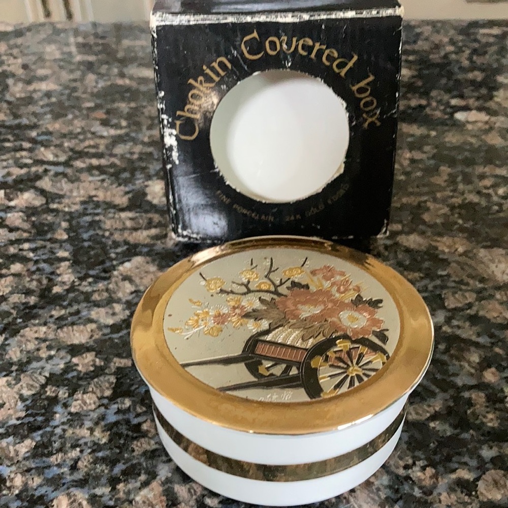 ART OF CHOKIN 24 KT GOLD EDGED ROUND TRINKET BOX